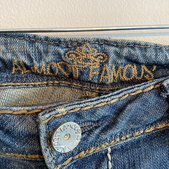 Almost Famous Low Rise Distressed Faded Skinny Ankle Jeans - Picture 4 of 9